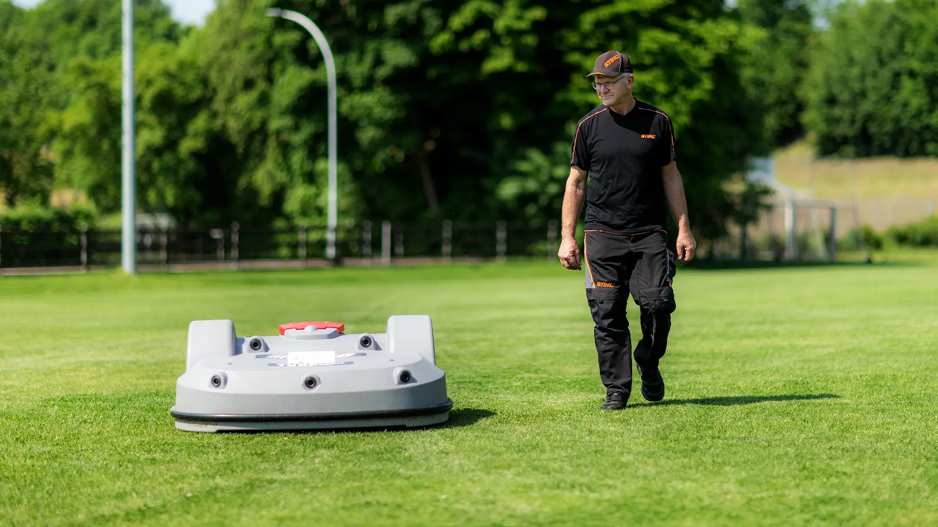 ECHO Robotics Großflächenmähroboter auf dem Sportplatz der TSG Postmünster