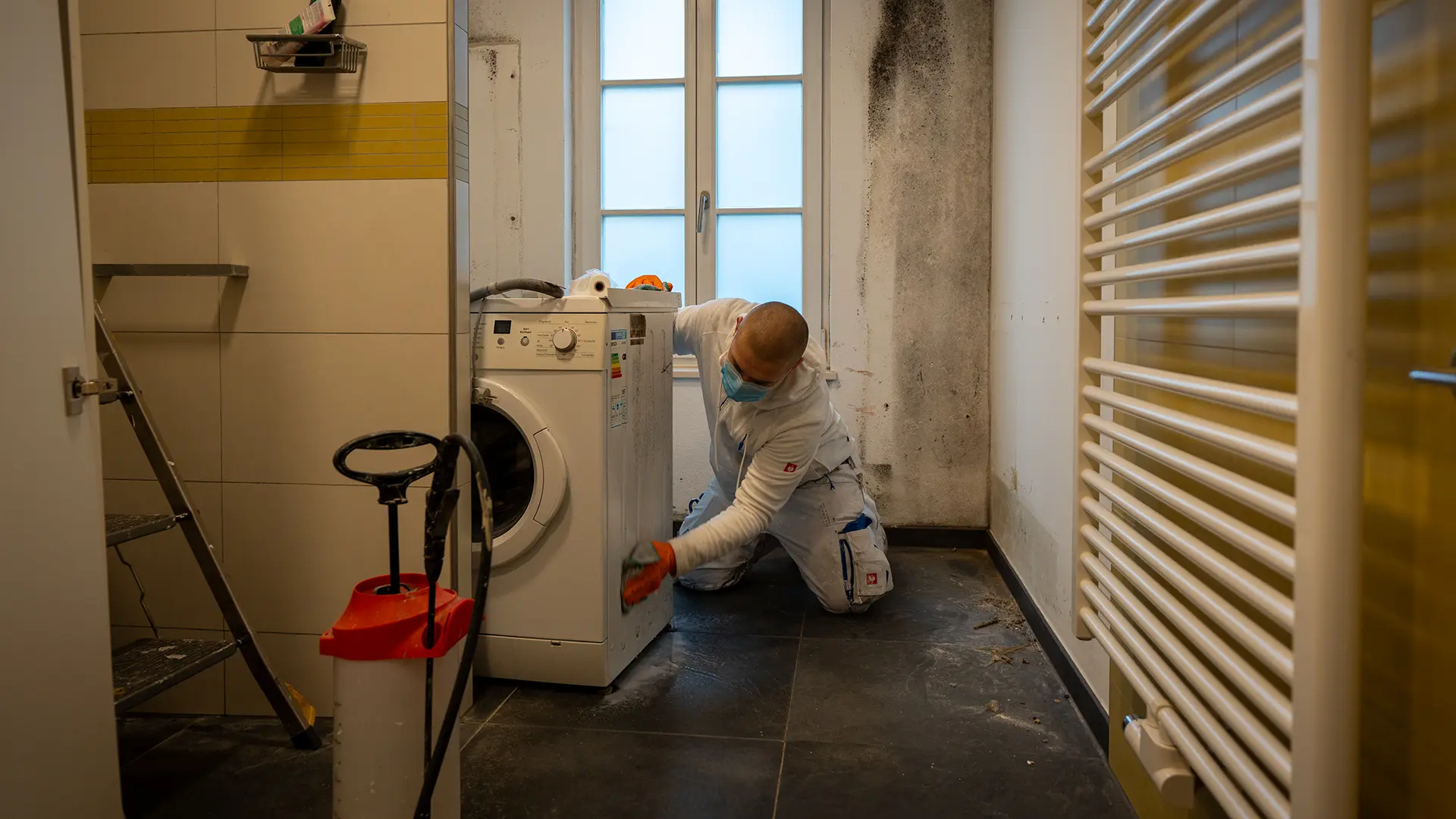 Staubarme Sanierung mit Unterdruckhaltung und H14-Filtern